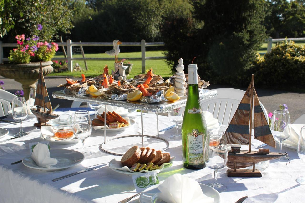 Hotel Restaurant Ferme De La Grande Cour La Rivière-Saint-Sauveur Esterno foto